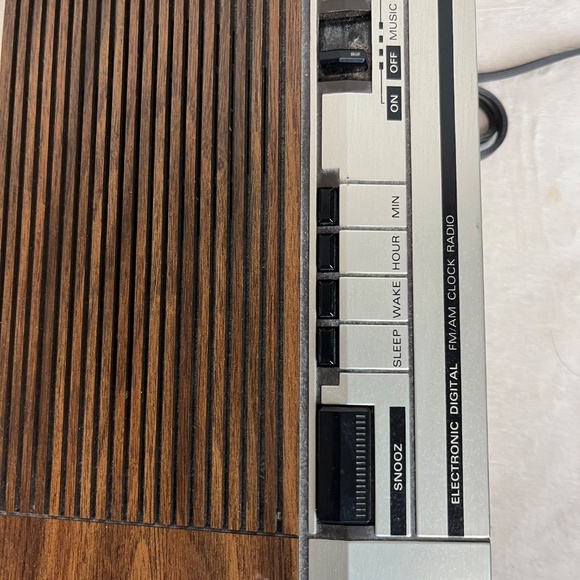 VTG General Electric GE Digital Alarm Clock Radio Model 7-4634B AM/FM Works Well - Picture 10 of 12